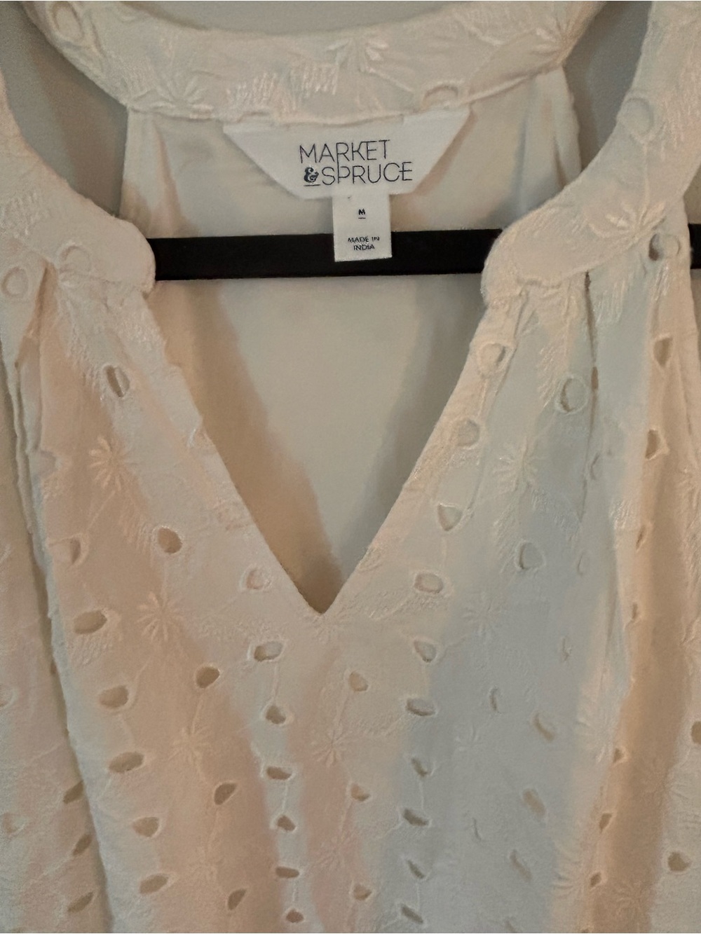 Market & Spruce White Eyelet V-Neck Blouse Medium
